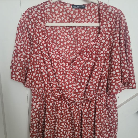 Women's Shein curve tops - Picture 2 of 4